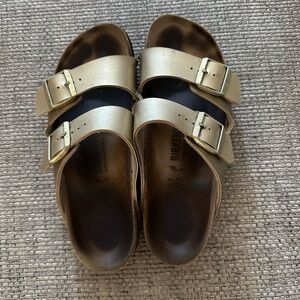 Birkenstock Arizona sandals, brown suede (size 42 / 
10-10.5)